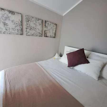 5d Apartment *