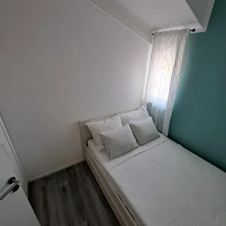 Apartment 5d
