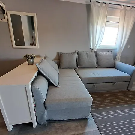 Apartment 5d *