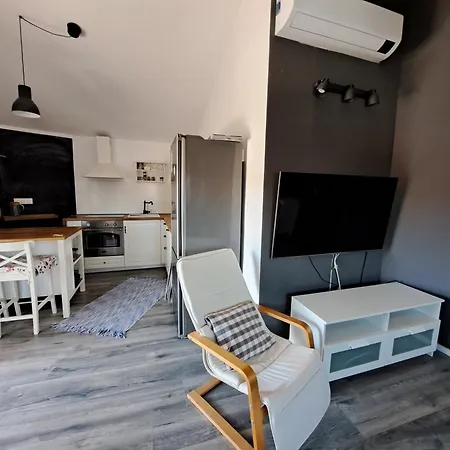 Apartment 5d *