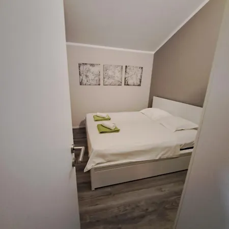 Apartment 5d *